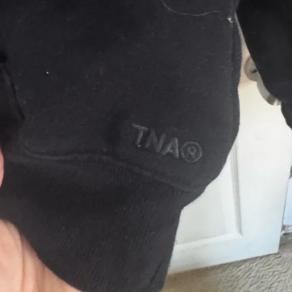 Aritzia Tna Cozy Fleece Boyfriend Boxy Quarter Zip Cropped Hoodie Black Sz XXS - Picture 4 of 13